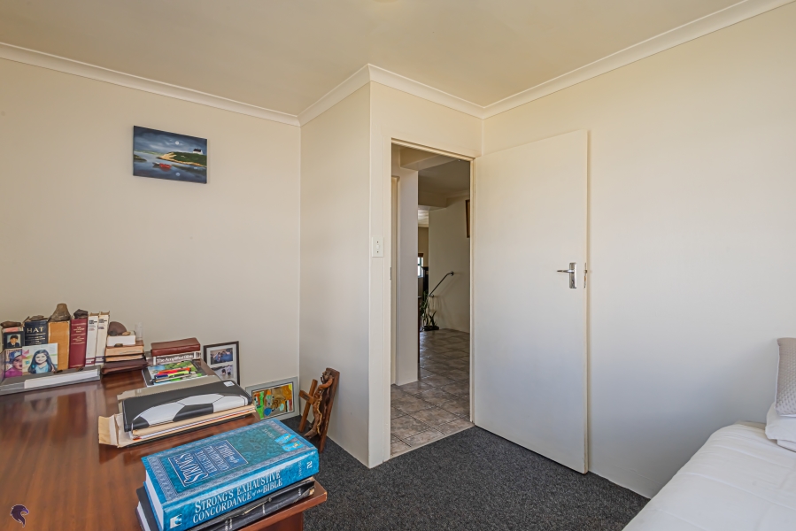 4 Bedroom Property for Sale in Paradise Beach Western Cape